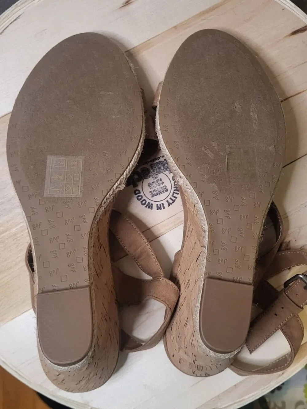 DV8 Dolce Vita Women’s Size 10 Tan Strappy Cork Wedge Sandals